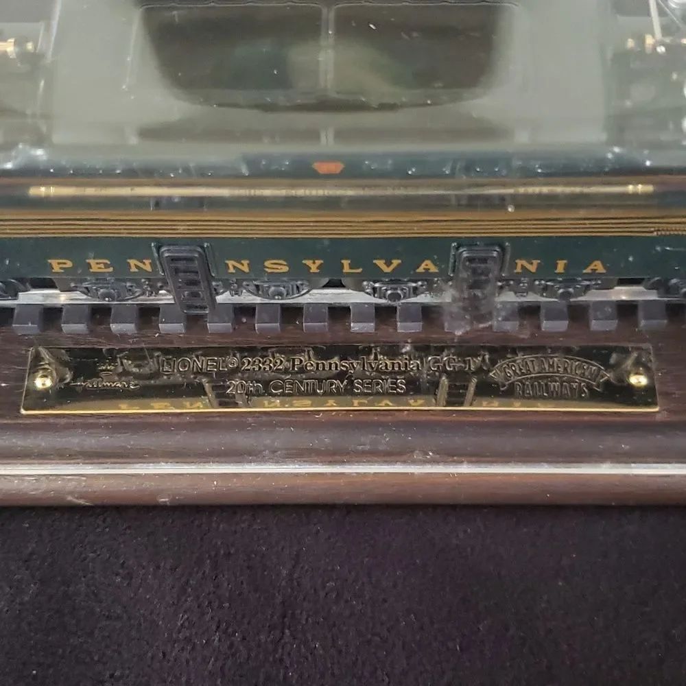 Hallmark Great American Railways Lionel 2332 Pennsylvania GG-1 Model in Case - Picture 6 of 9